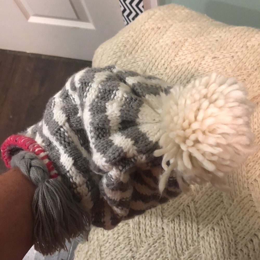Like New* North Face Fleece Lined Warm Winter Hat - Picture 8 of 10